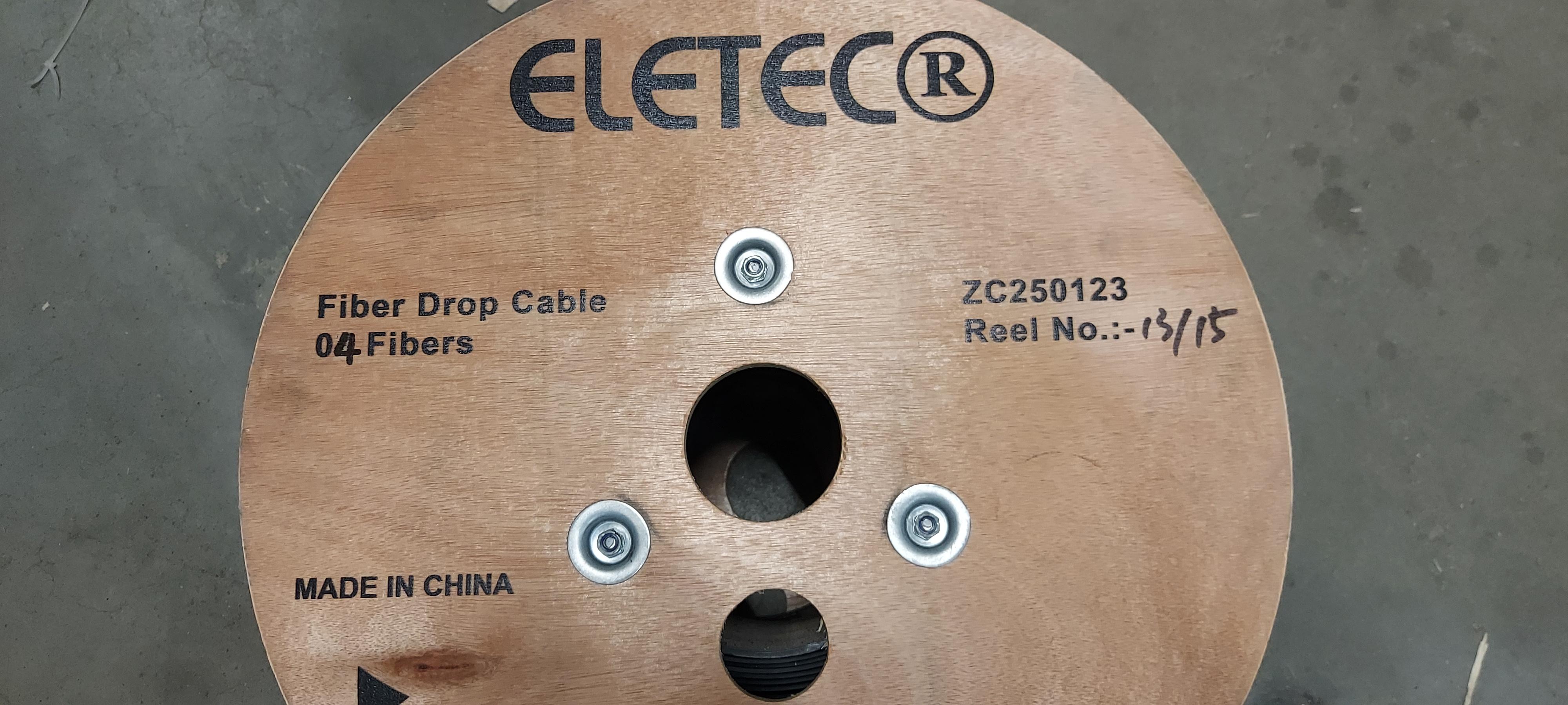 Кабель ВО CO-FTTHS4-4 (4 волокна, SМ — 9/125, G657.A1), для подвеса, диэлектрический FRP 0.5 и 1.2мм, LSZH, черный, 2000м, 09-149